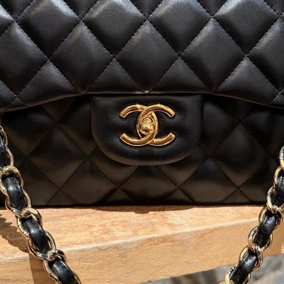 Chanel Black Lambskin GHW Jumbo Classic Double Flap Bag - Picture 2 of 16